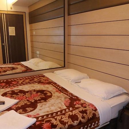 Hotel Esteem Kolkata Bagian luar foto