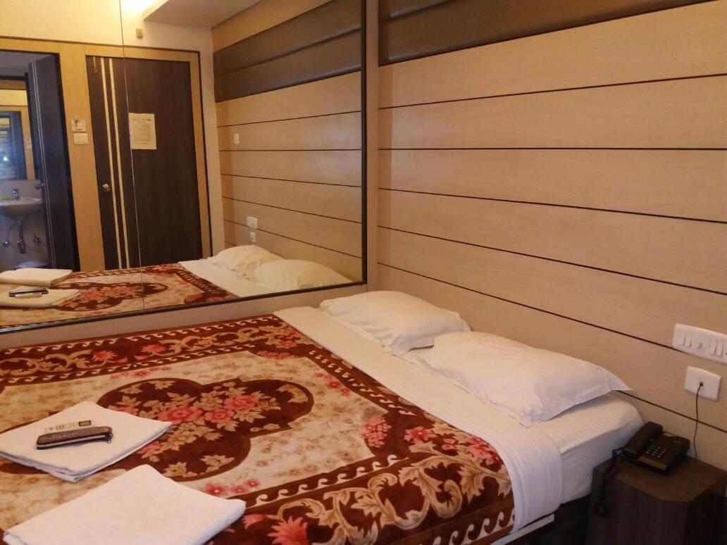 Hotel Esteem Kolkata Bagian luar foto
