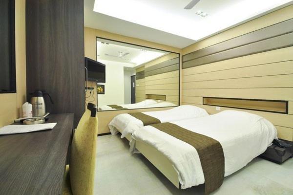 Hotel Esteem Kolkata Bagian luar foto
