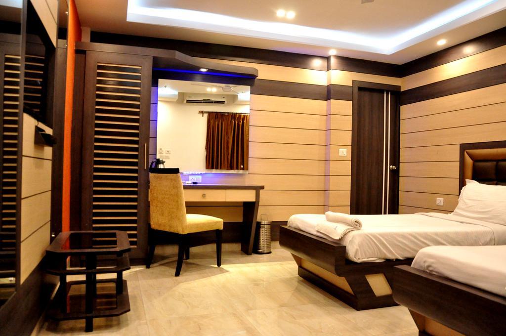 Hotel Esteem Kolkata Bagian luar foto