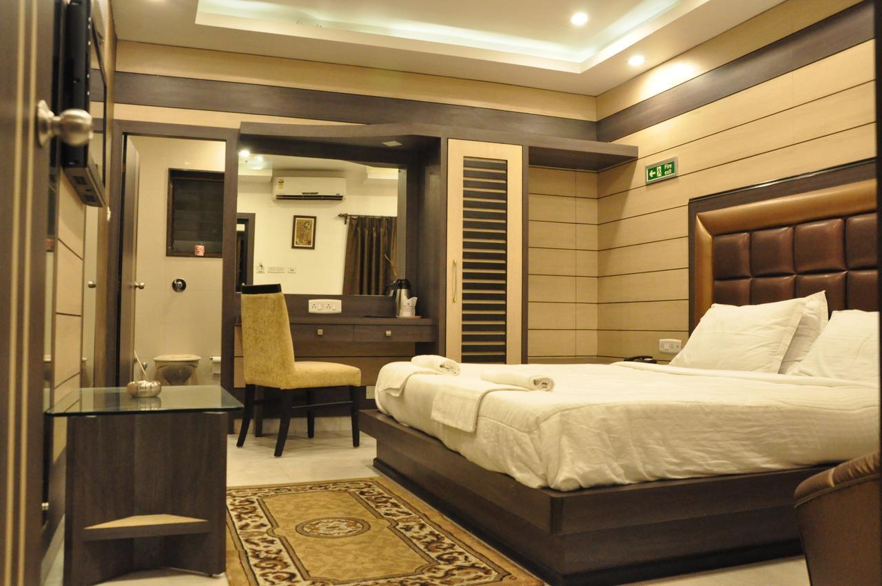 Hotel Esteem Kolkata Bagian luar foto