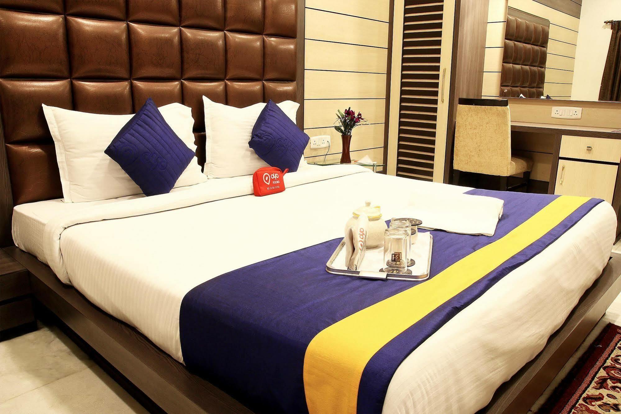 Hotel Esteem Kolkata Bagian luar foto