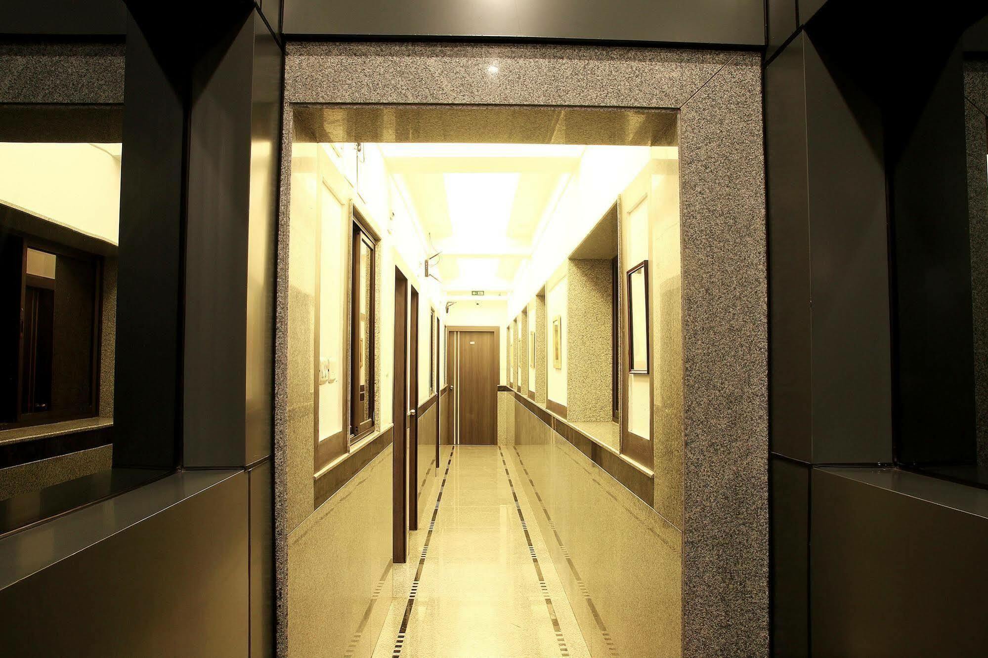 Hotel Esteem Kolkata Bagian luar foto